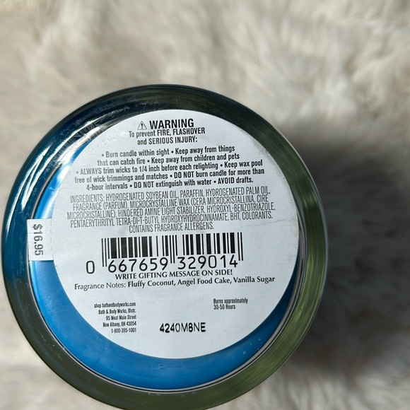 COCONUT ANGEL CAKE CANDLE  NWT❄
2/$20 Pair with another candle - Picture 6 of 6